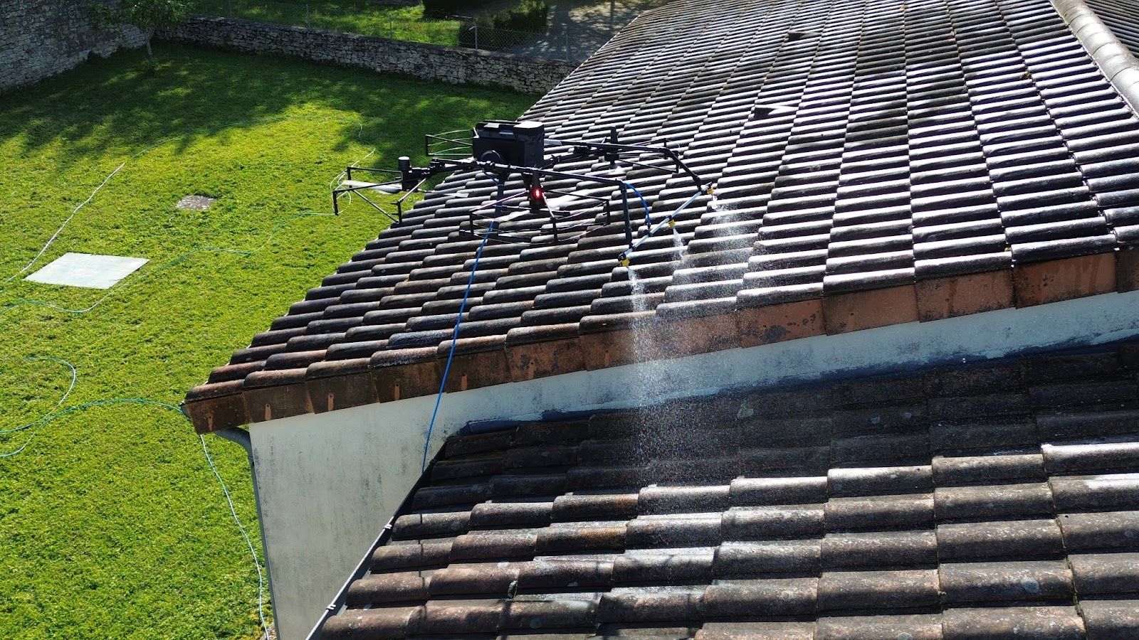 Traitement de toiture par drone